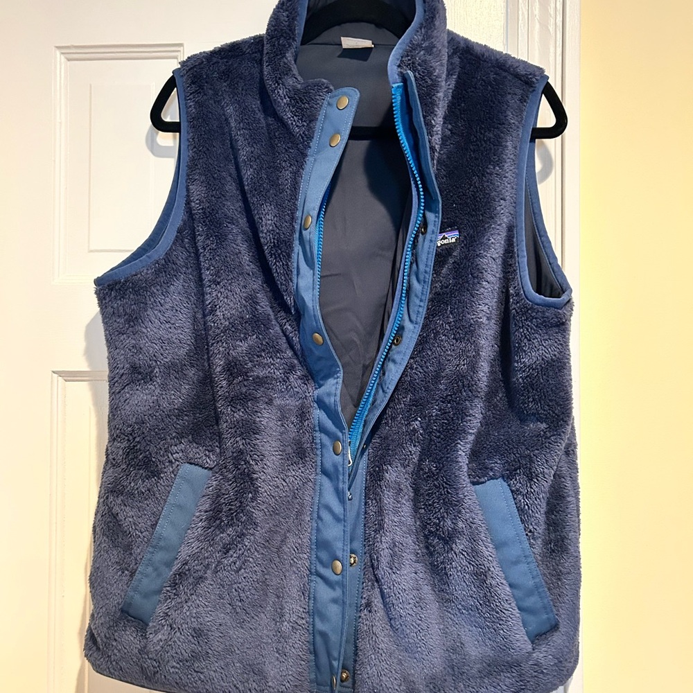 Patagonia Women's Los Lobos Navy Fleece Vest reversible